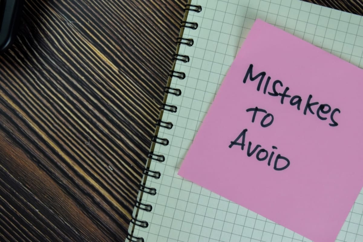 A sticky note that says mistakes to avoid